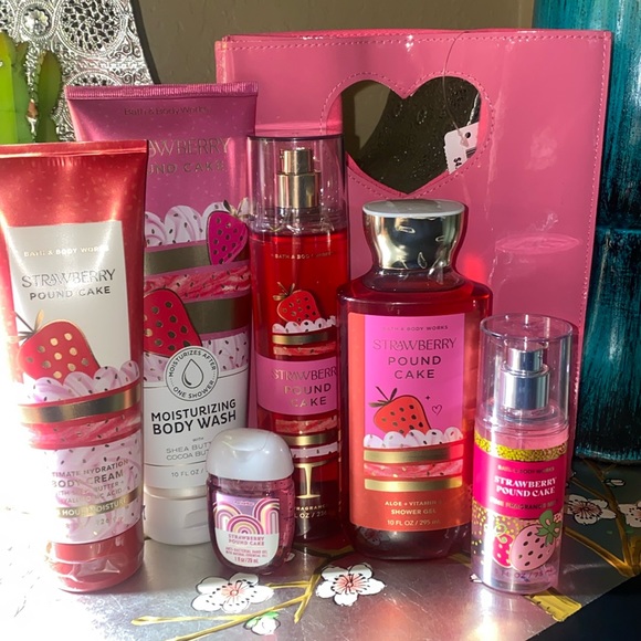 Bath and Bodyworks Strawberry Pound Cake Gift Set Combo